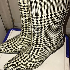 Bumper black white rain boots size 7